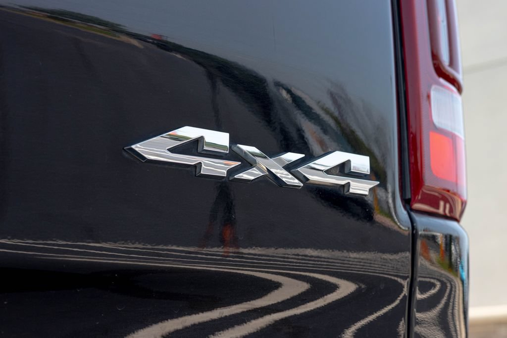 Used 2019 RAM 1500 Laramie AWD/4WD image 13