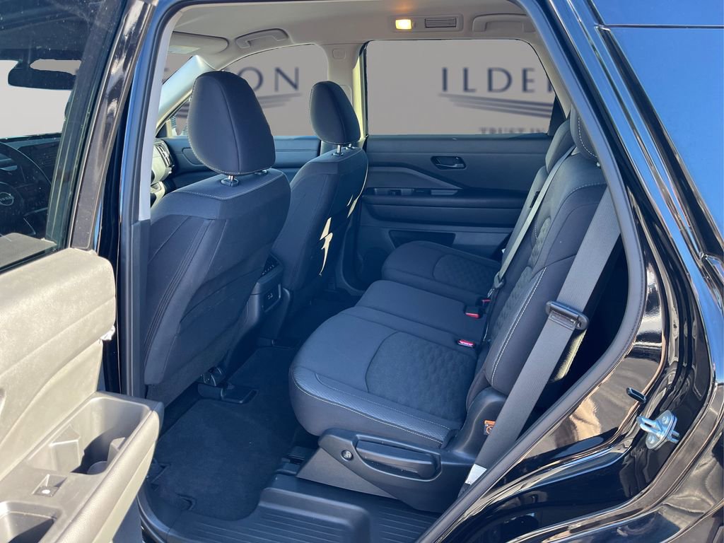 Used 2024 Nissan Pathfinder SV image 11