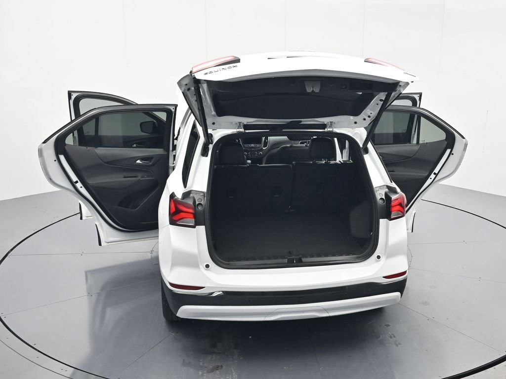 Certified 2022 Chevrolet Equinox RS w/ Infotainment Package FWD image 46