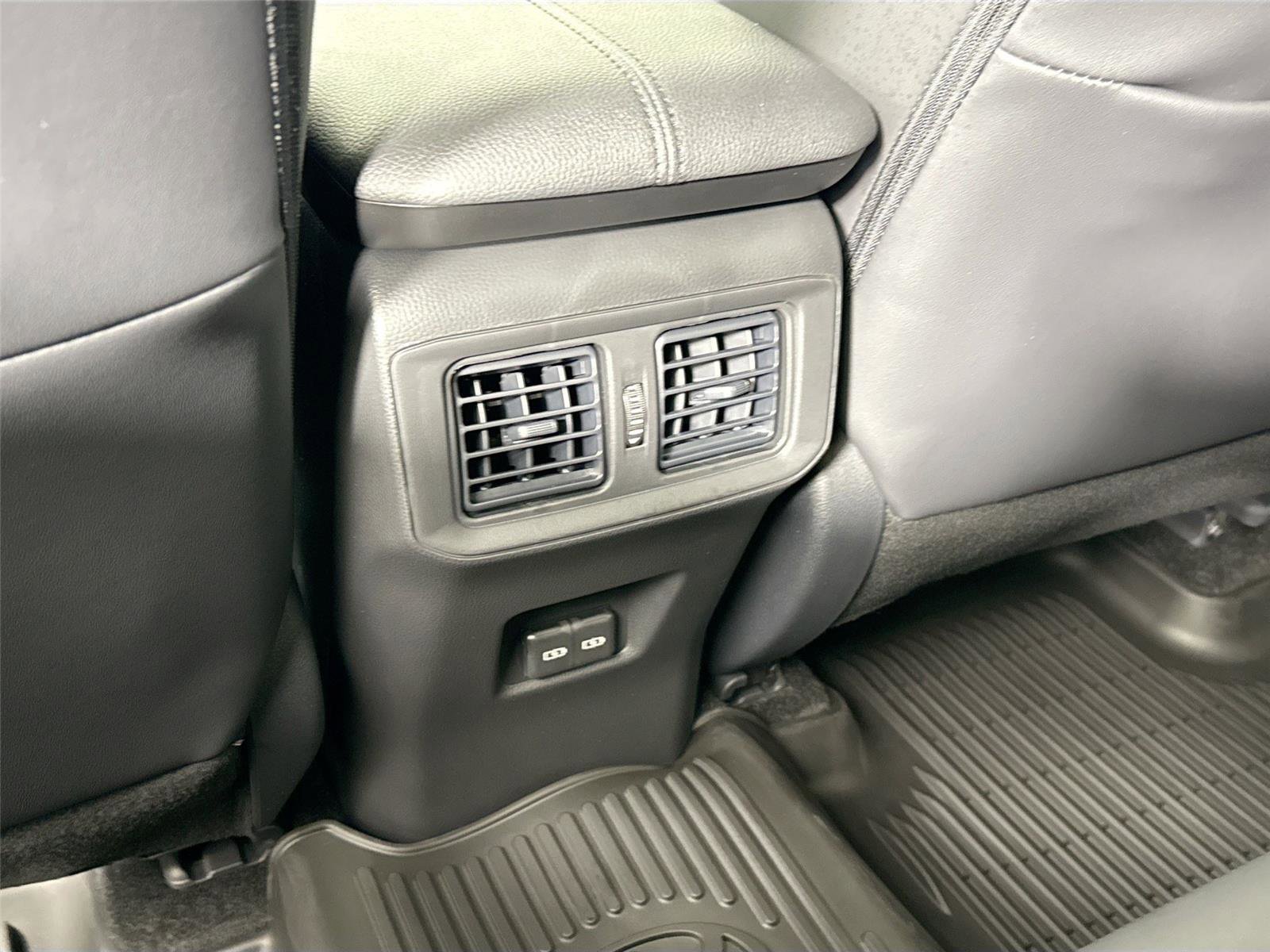 Used 2025 Toyota RAV4 XLE Premium image 39