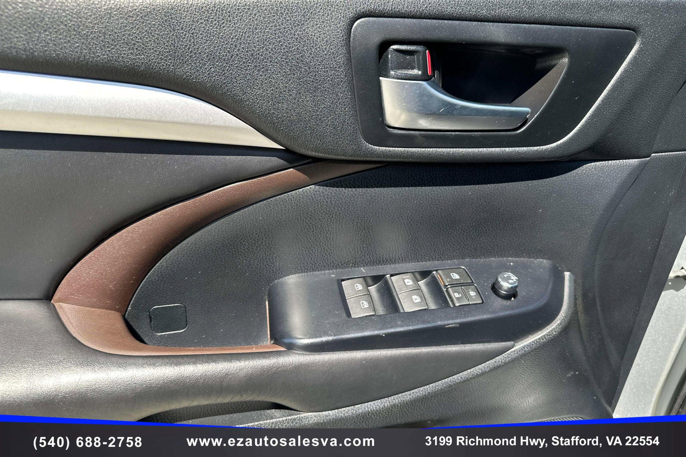 Used 2019 Toyota Highlander XLE AWD/4WD image 17
