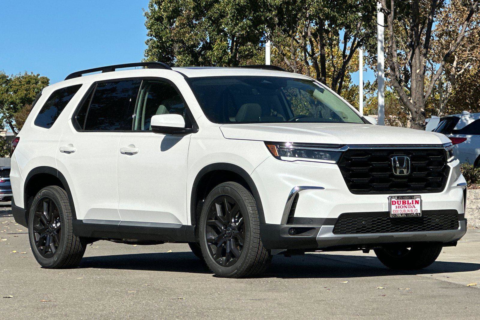 New 2025 Honda Pilot Touring image 2