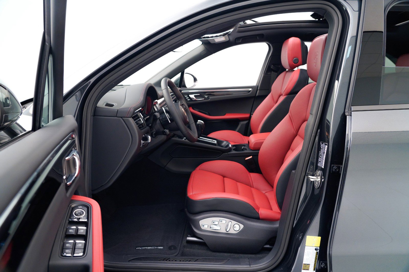 New 2026 Porsche Macan image 18