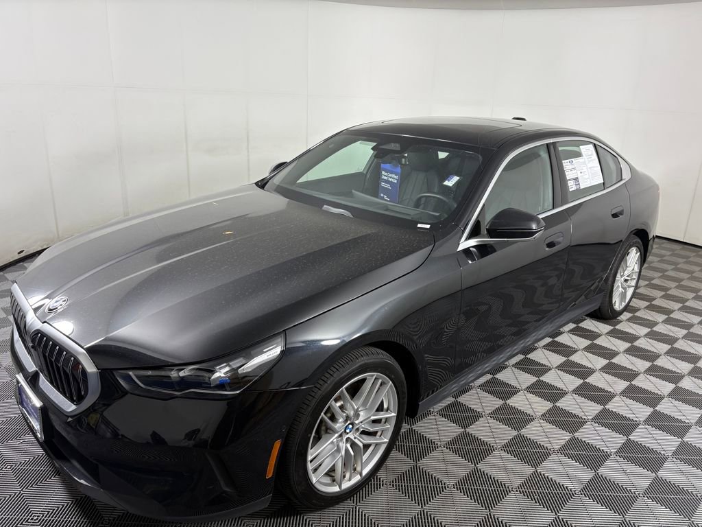 Used 2024 BMW 530i xDrive image 3