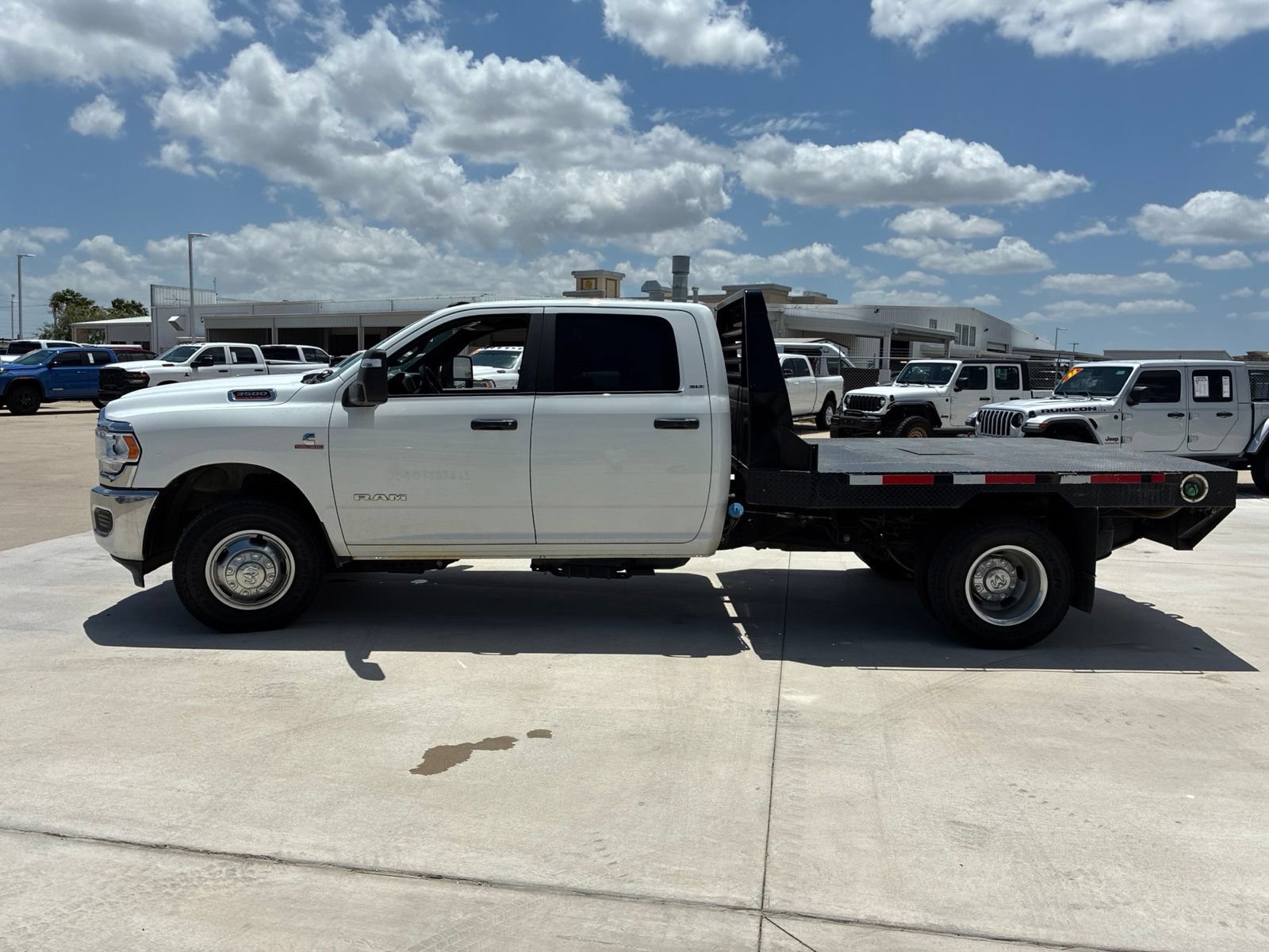 Used 2024 RAM 3500 SLT w/ Quick Order Package 2YG SLT AWD/4WD image 6