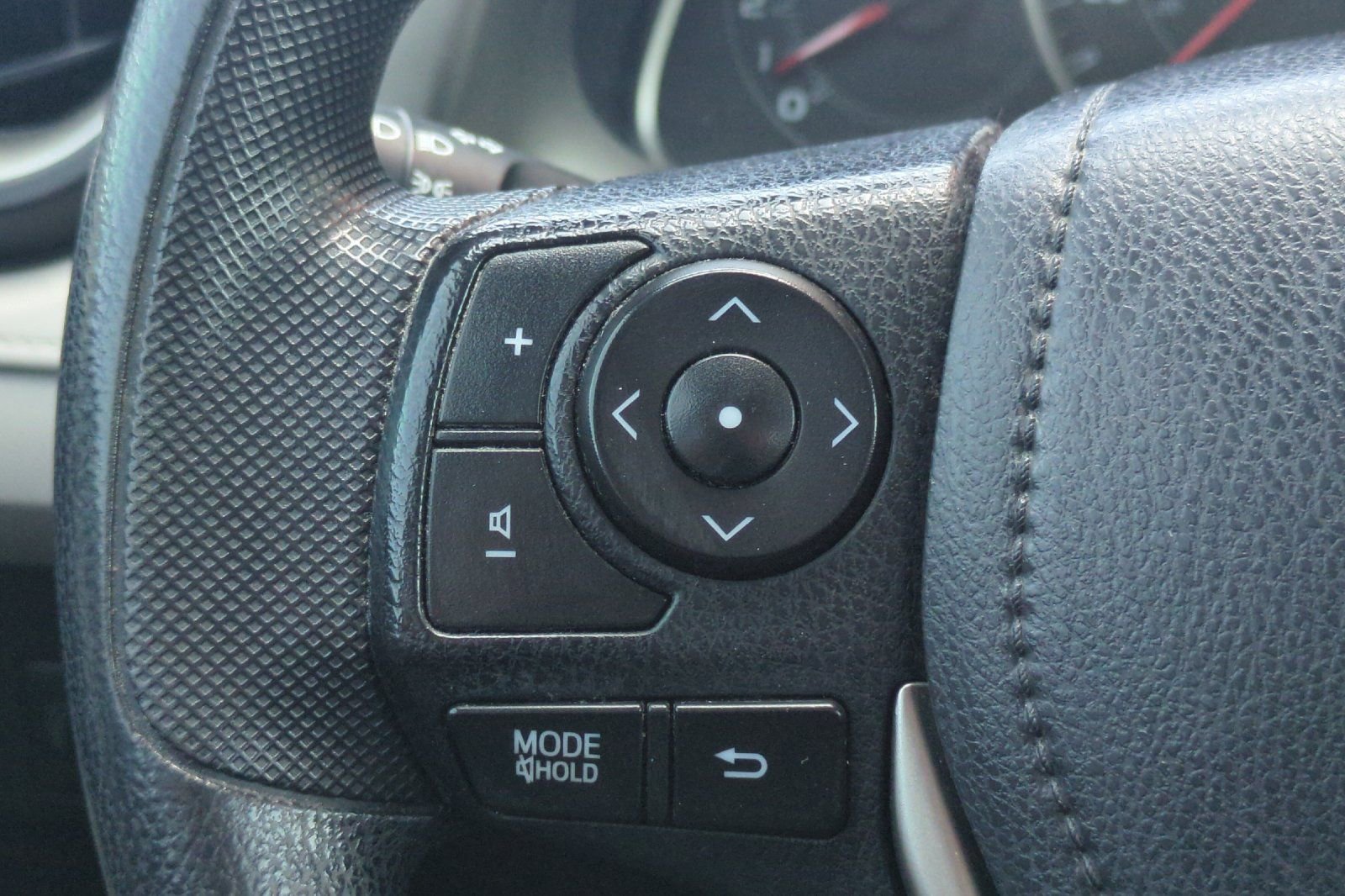 Used 2015 Toyota RAV4 LE FWD image 34