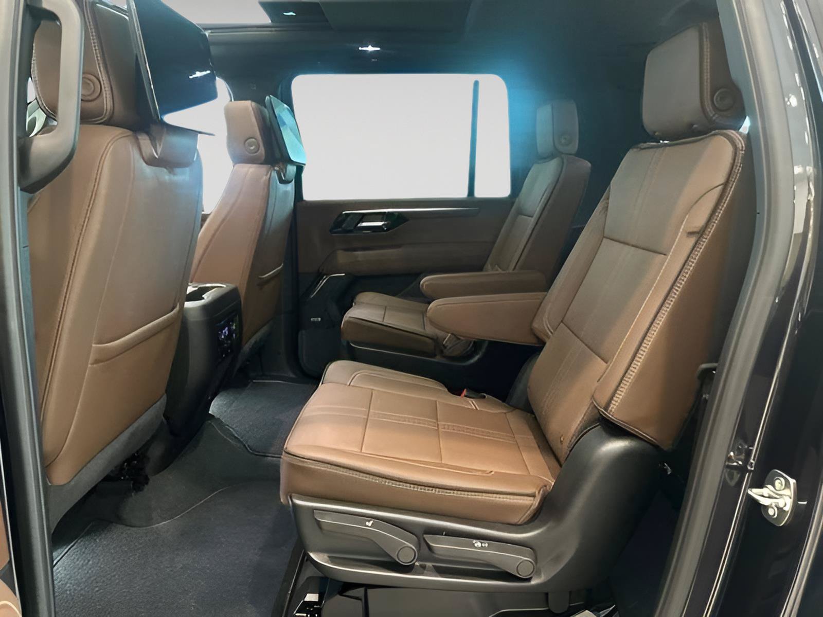 New 2026 Chevrolet Suburban High Country AWD/4WD image 12