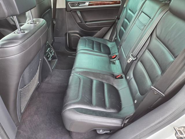 Used 2013 Volkswagen Touareg TDI image 12