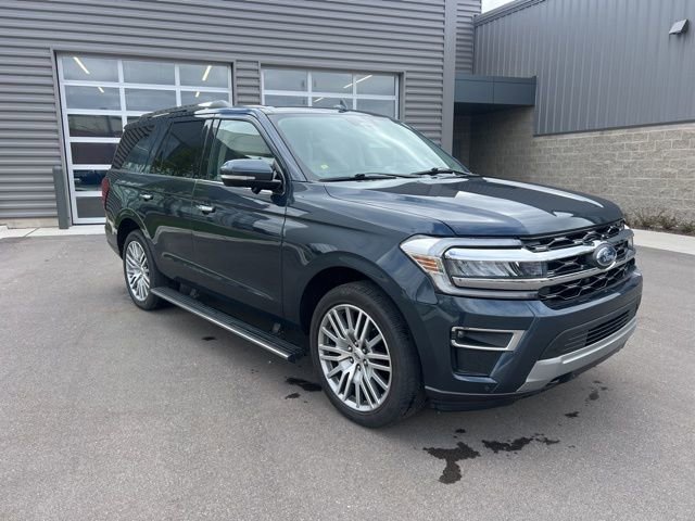Used 2022 Ford Expedition Limited AWD/4WD image 3