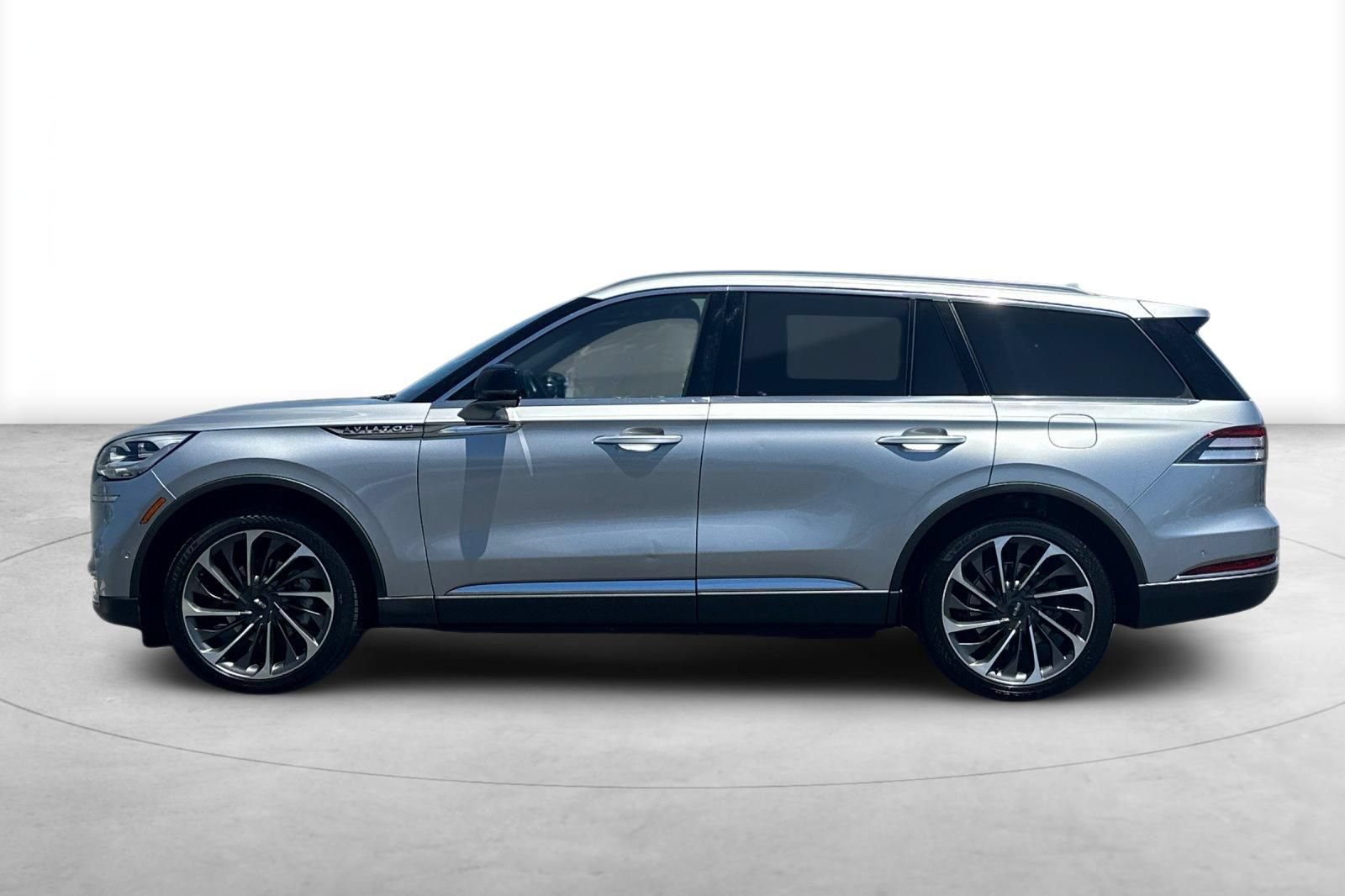 Used 2020 Lincoln Aviator Reserve AWD/4WD image 3