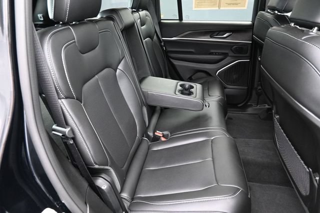 Used 2026 Jeep Grand Cherokee Limited w/ Luxury Tech Group II AWD/4WD image 30