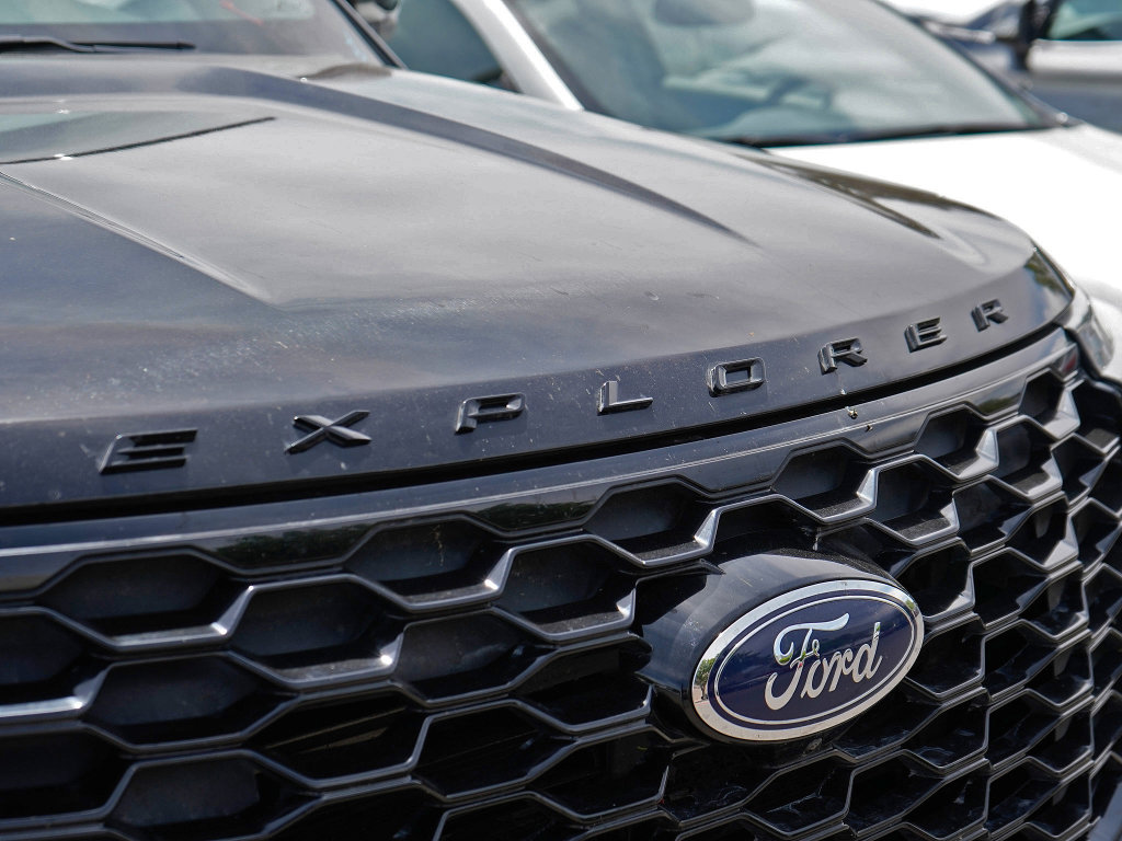 Used 2025 Ford Explorer ST-Line w/ ST-Line Street Pack AWD/4WD image 5