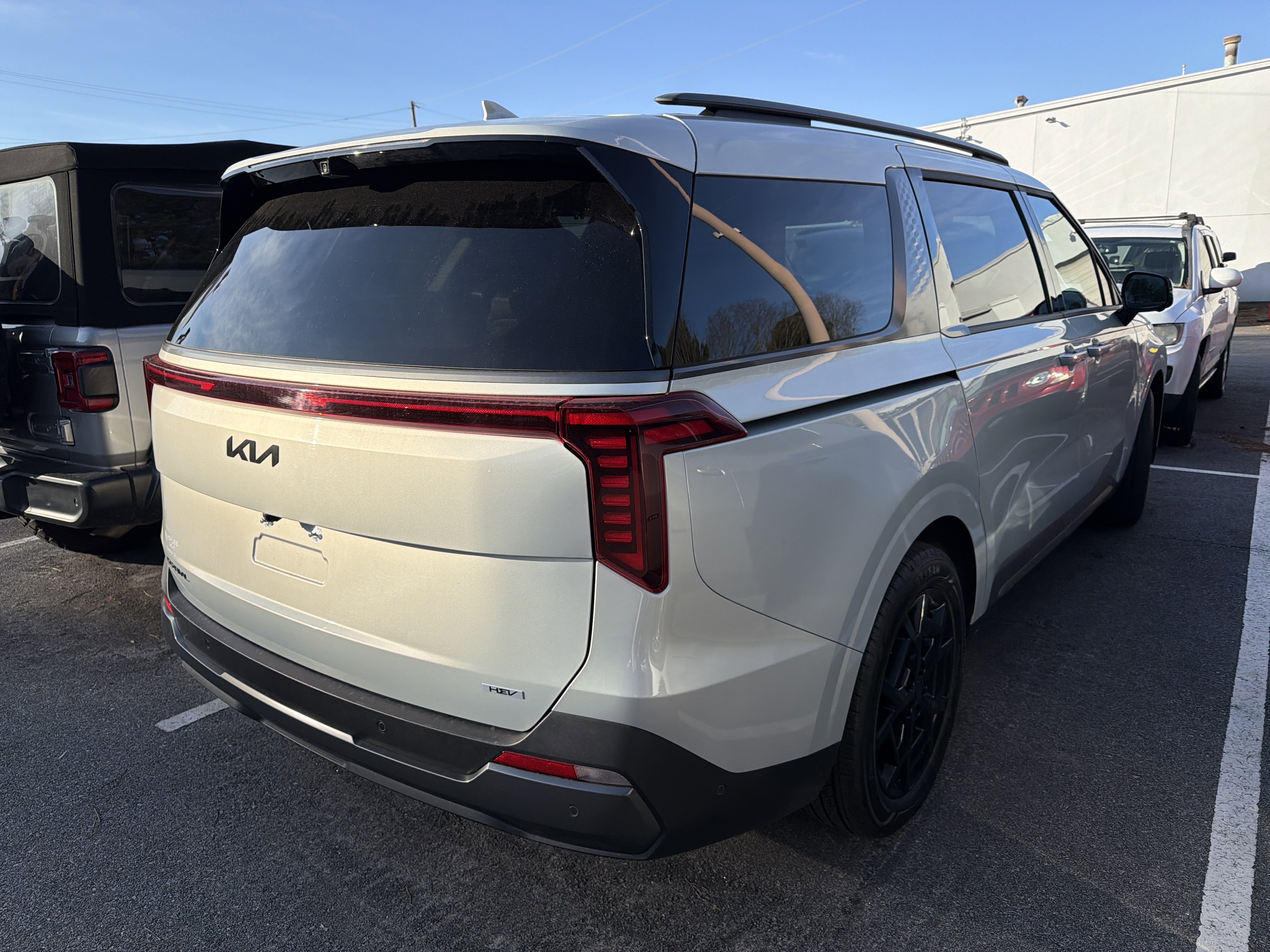 Used 2025 Kia Carnival SX Prestige image 6