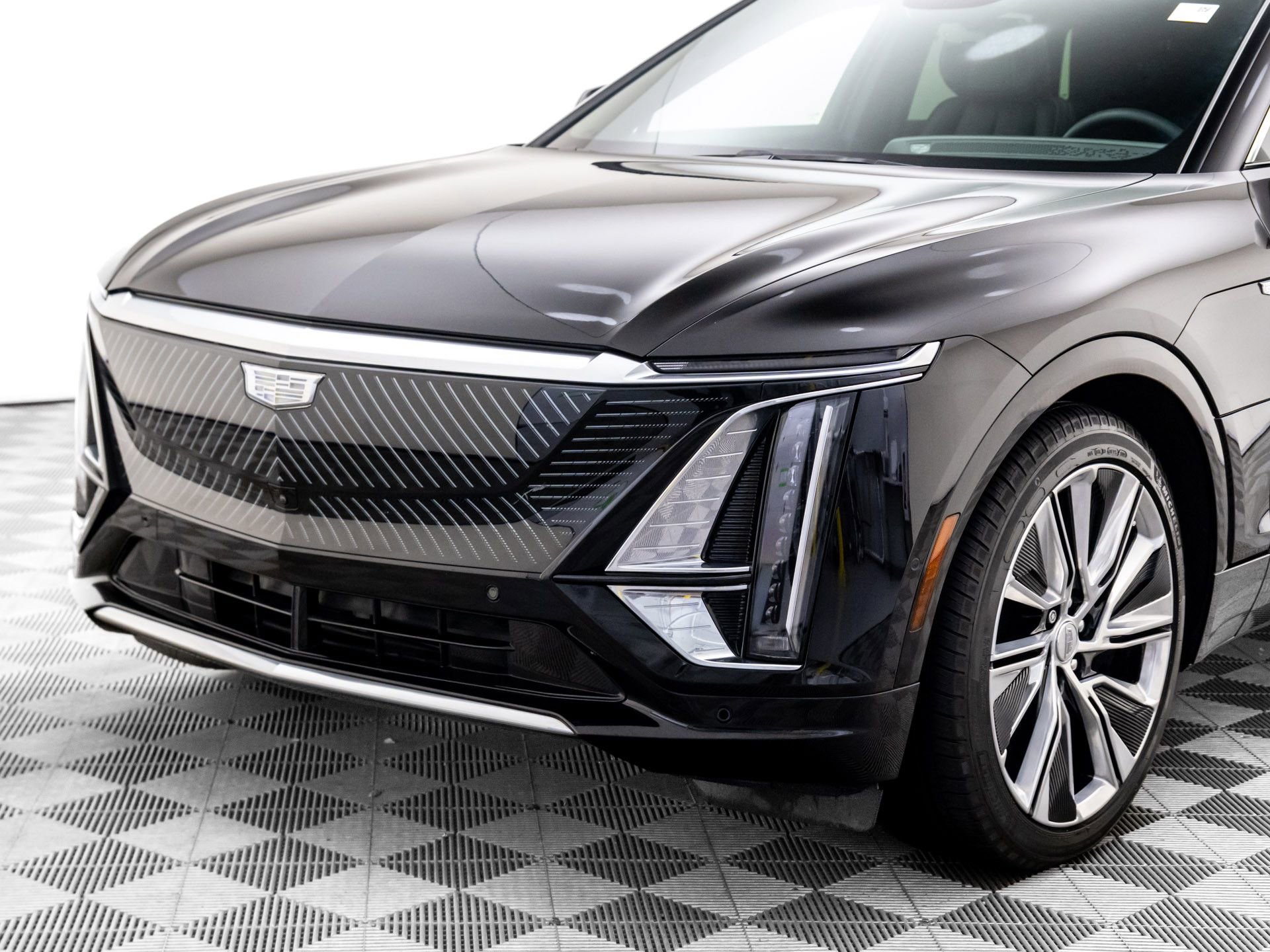 Certified 2025 Cadillac Lyriq Luxury w/ LPO, Floor Liner Package image 40