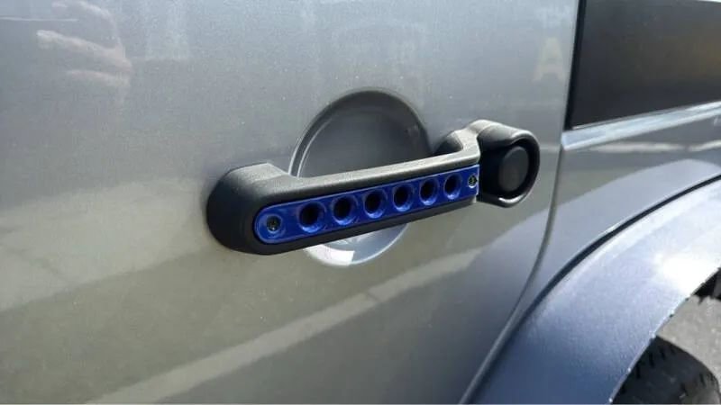 Used 2018 Jeep Wrangler Unlimited Sahara w/ Connectivity Group image 19