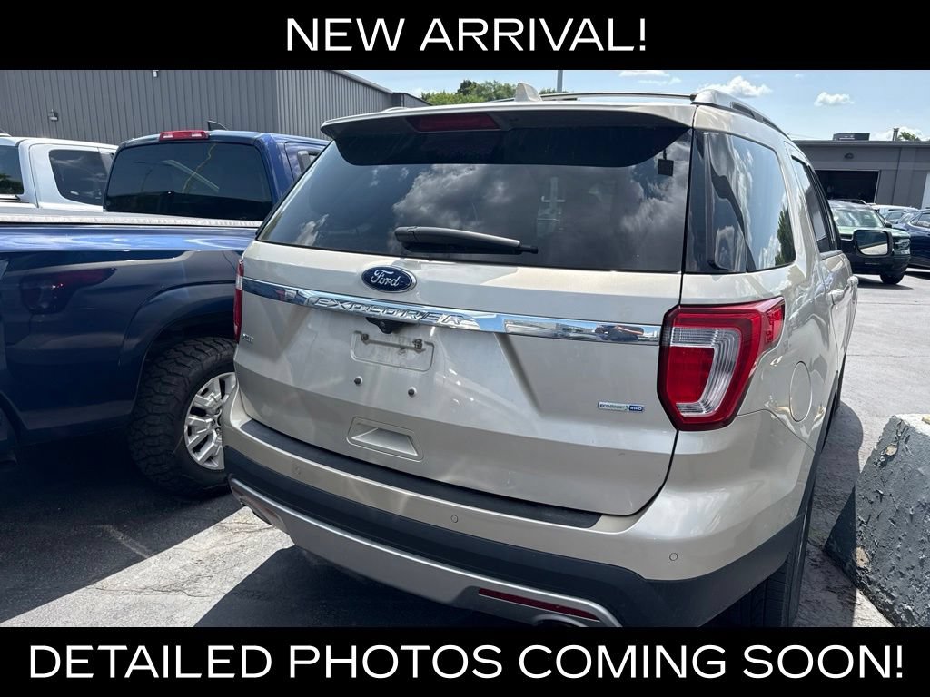 Used 2017 Ford Explorer XLT w/ Equipment Group 202A AWD/4WD image 4