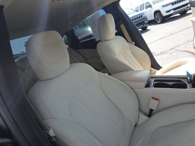 Used 2016 Chrysler 200 Limited FWD image 36