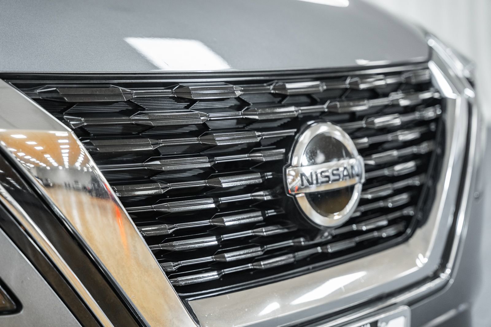 Used 2021 Nissan Rogue SV w/ Premium Package image 14