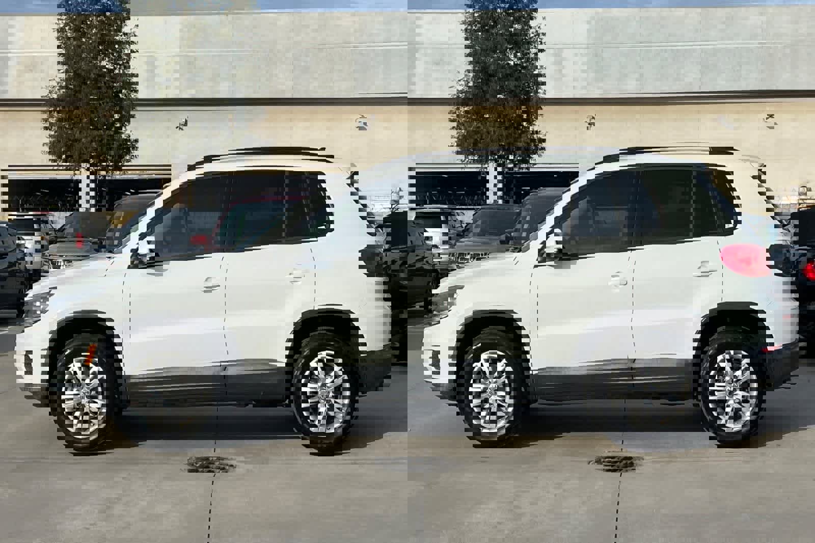 Used 2017 Volkswagen Tiguan S image 6