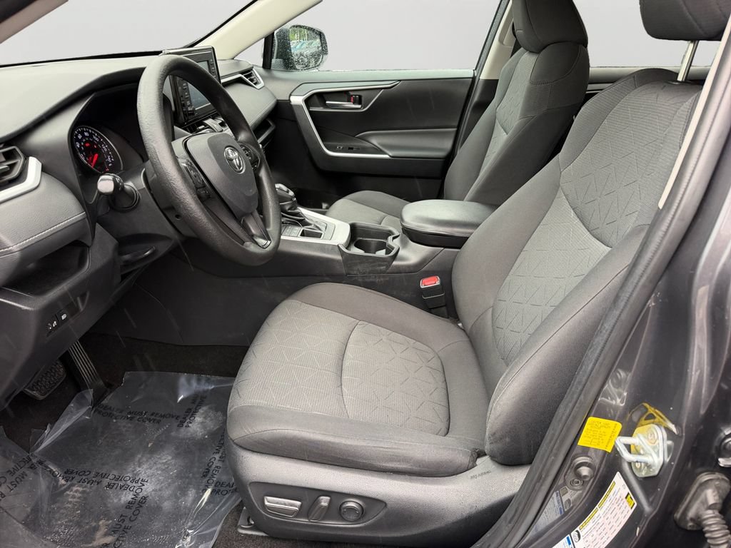 Used 2021 Toyota RAV4 XLE AWD/4WD image 16