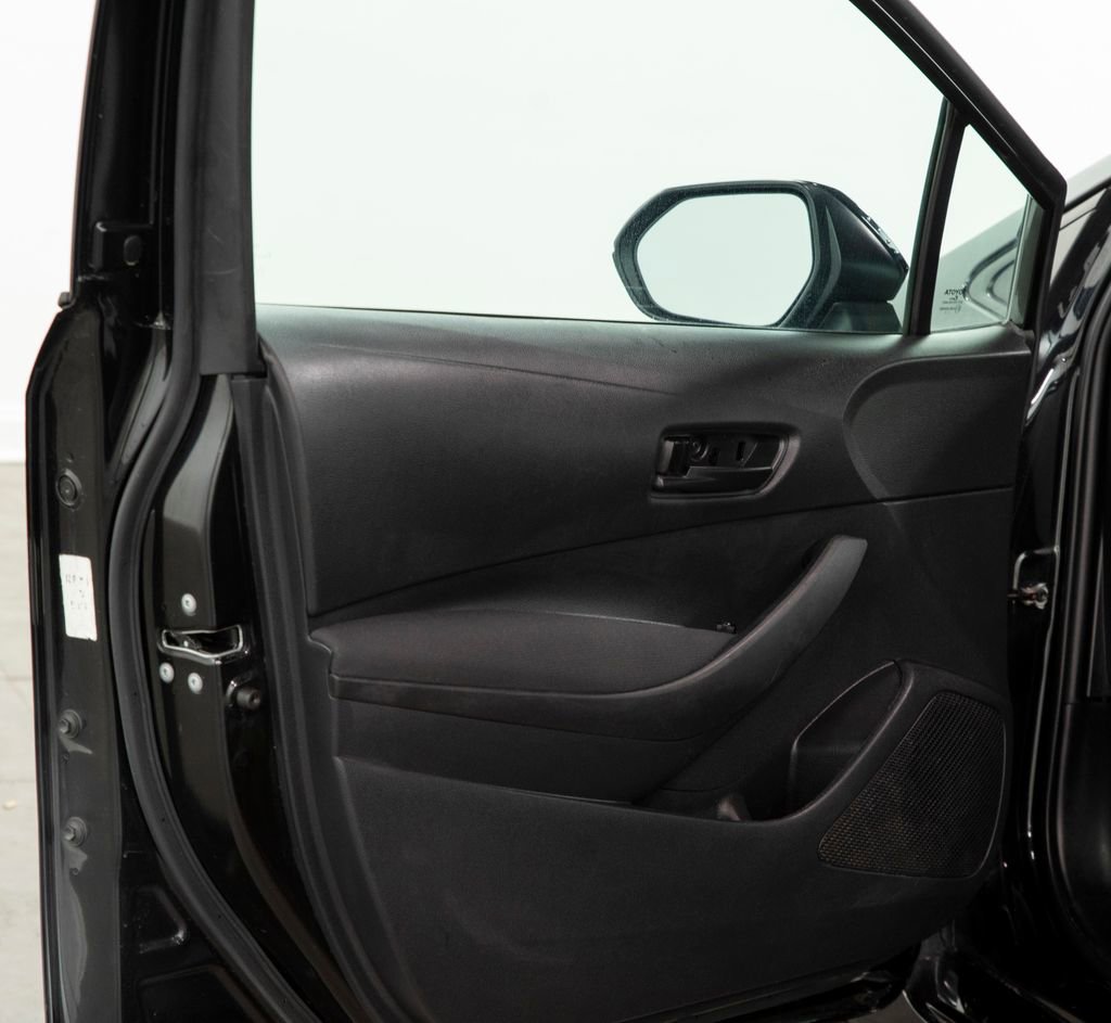 Used 2022 Toyota Corolla LE image 6