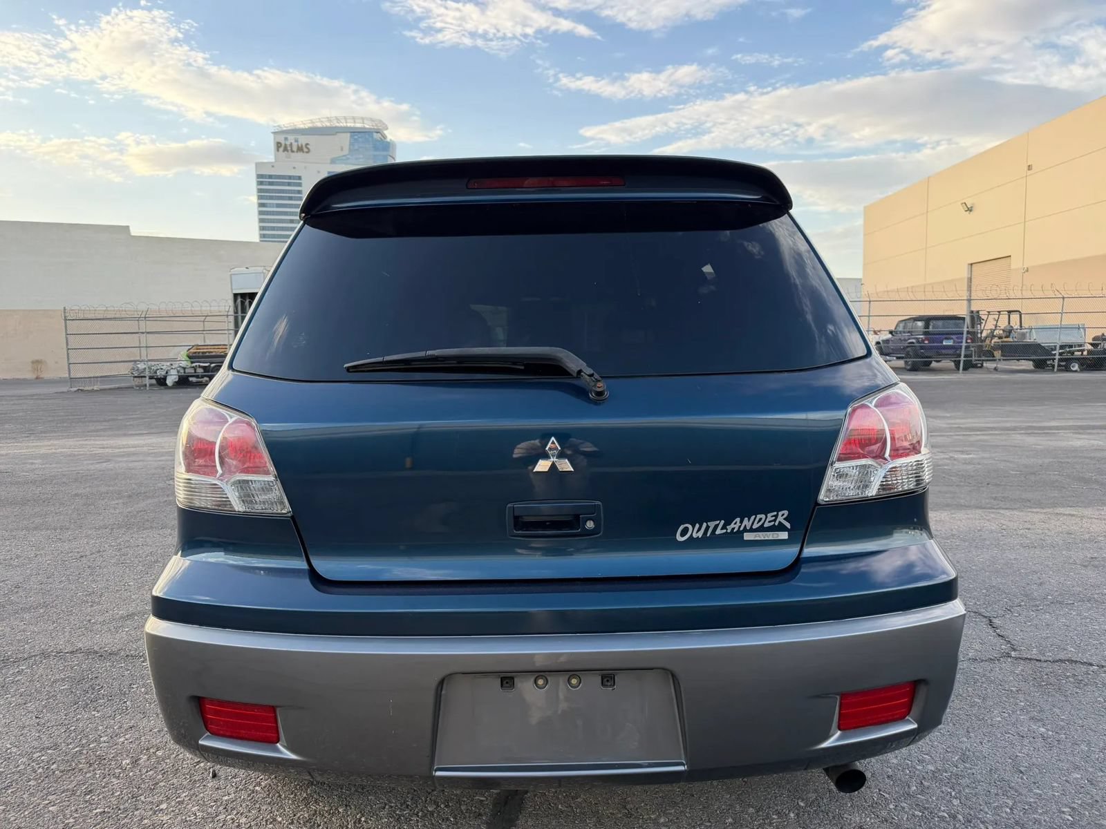 Used 2004 Mitsubishi Outlander XLS AWD/4WD image 6