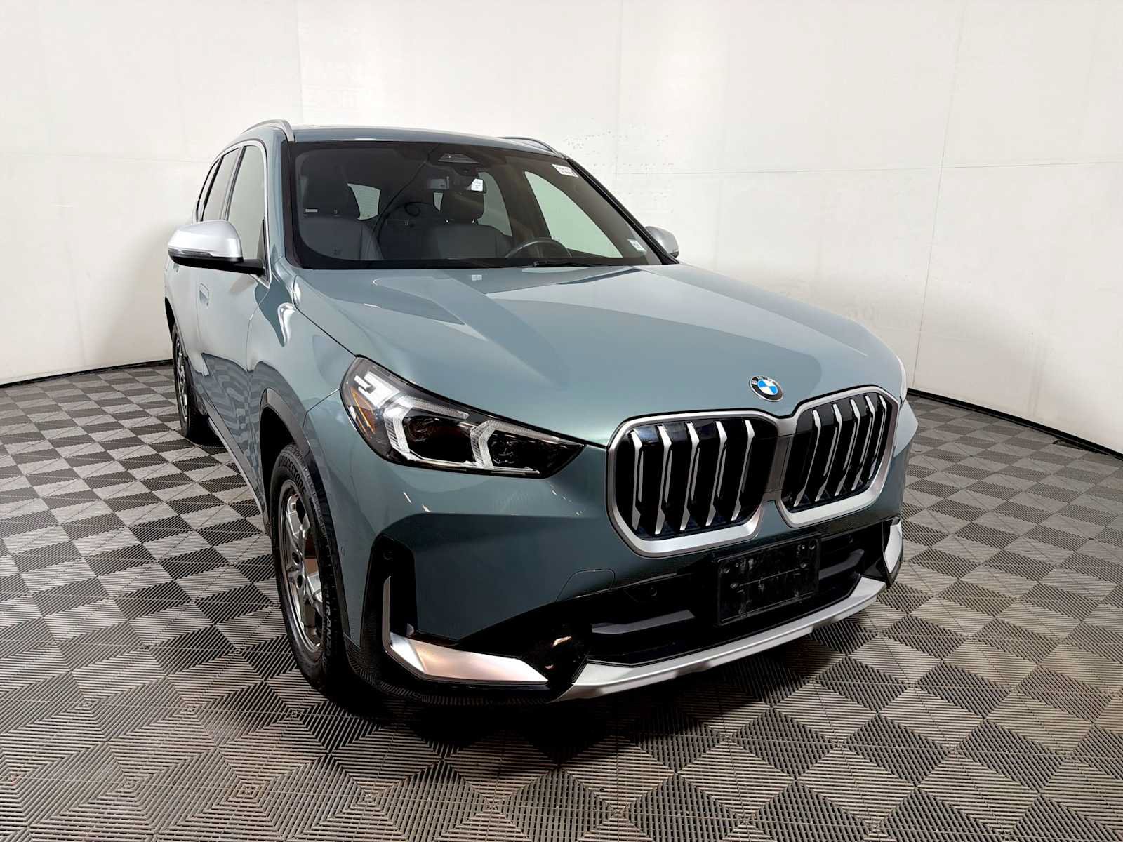 Used 2023 BMW X1 xDrive28i w/ Convenience Package AWD/4WD image 2