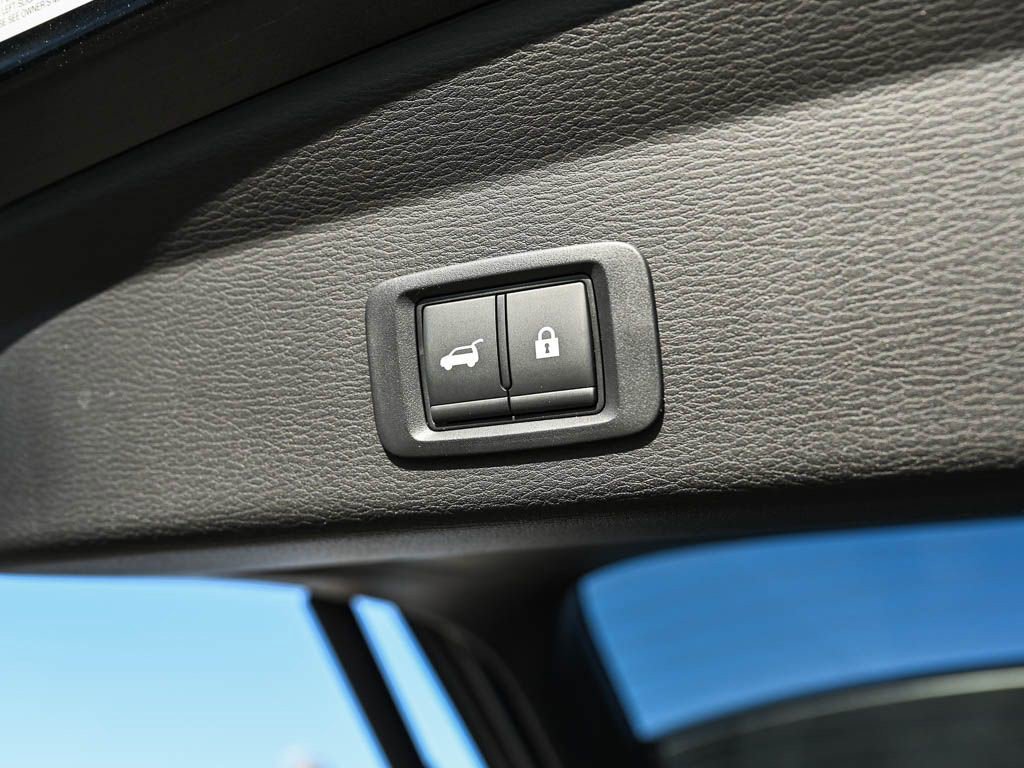 New 2025 Mitsubishi Outlander SE image 9