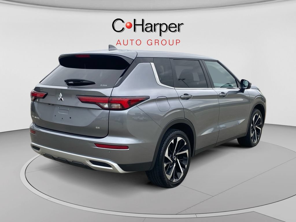 Used 2024 Mitsubishi Outlander SE AWD/4WD image 3