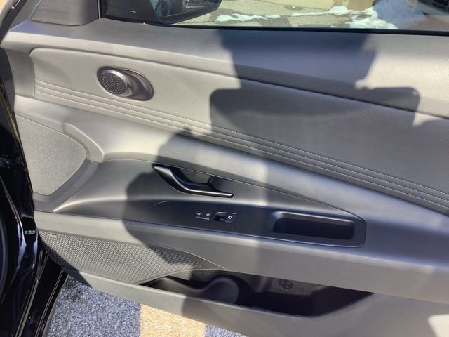 Certified 2025 Hyundai Elantra Limited image 28