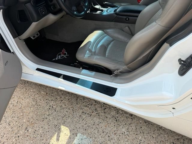 Used 2004 Chevrolet Corvette Coupe RWD image 21