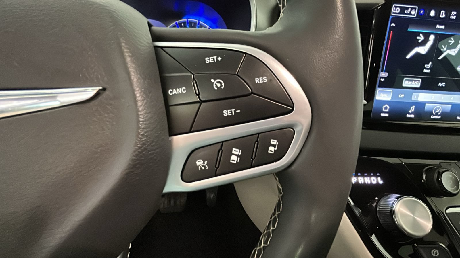 Used 2024 Chrysler Pacifica Touring-L FWD image 19