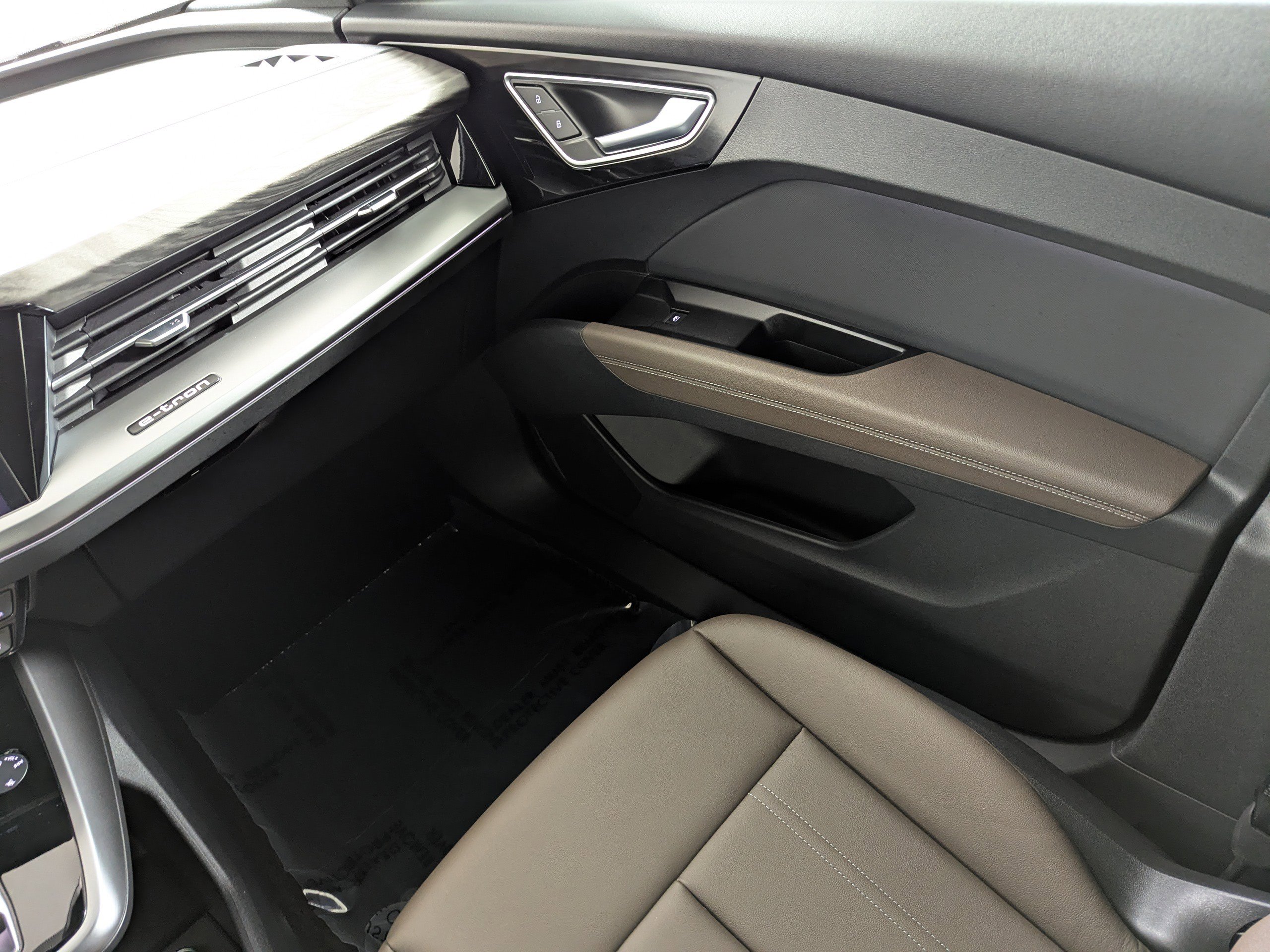 Certified 2026 Audi Q4 e-tron Premium w/ Convenience Package image 11