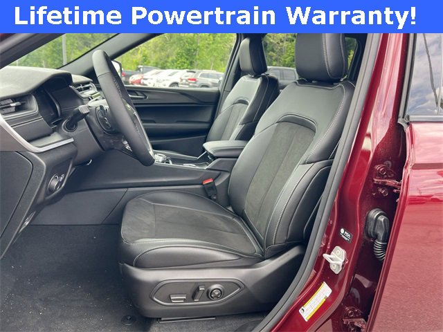 New 2025 Jeep Grand Cherokee Altitude image 15