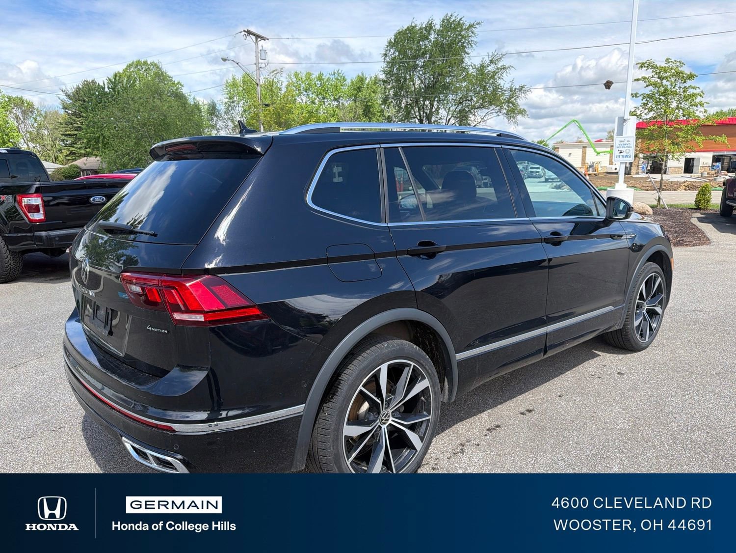 Used 2024 Volkswagen Tiguan SEL R-Line AWD/4WD image 6