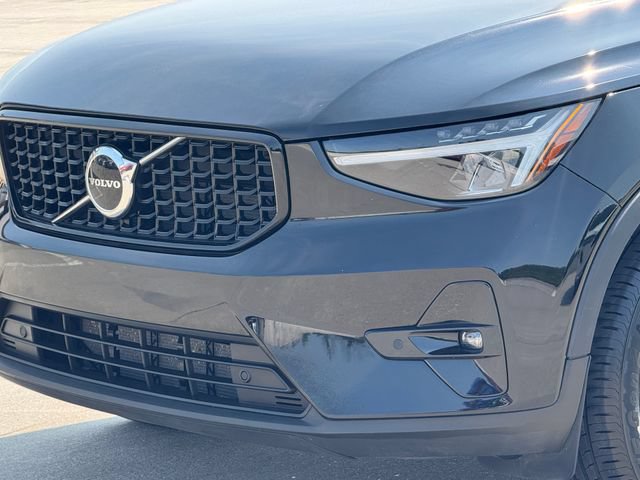 Used 2023 Volvo XC40 B5 Plus AWD/4WD image 3