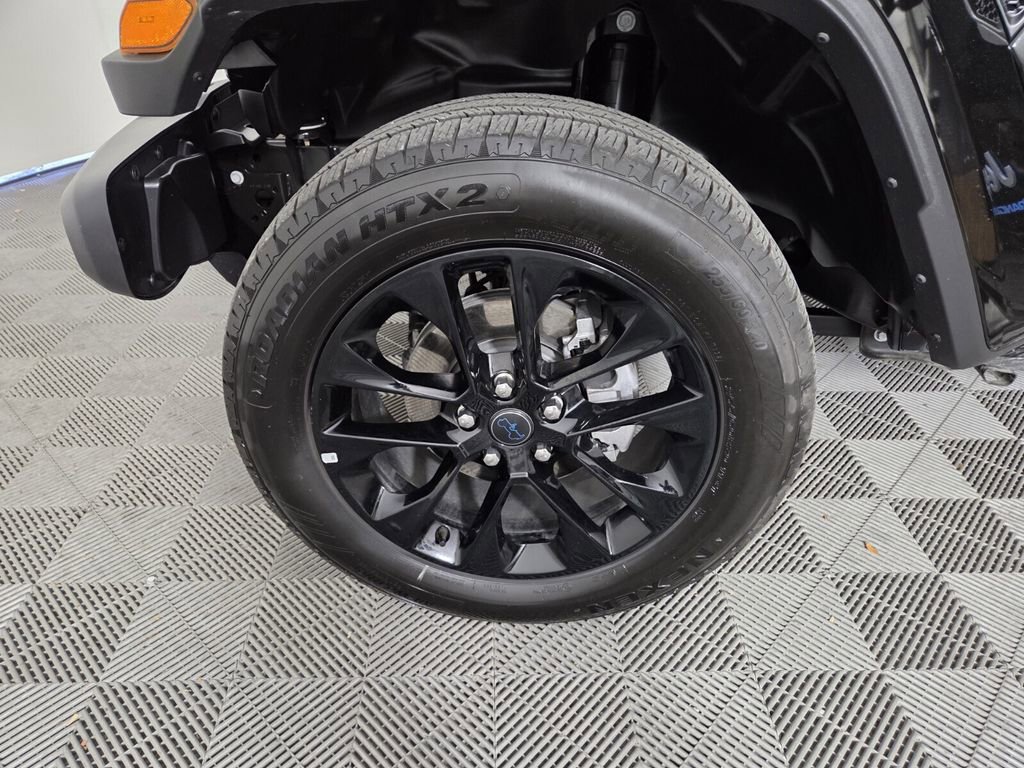 Used 2025 Jeep Wrangler Unlimited Sahara w/ Safety Group AWD/4WD image 10