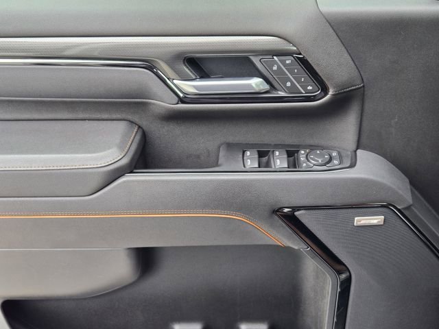 Used 2025 GMC Sierra 2500 AT4 image 25