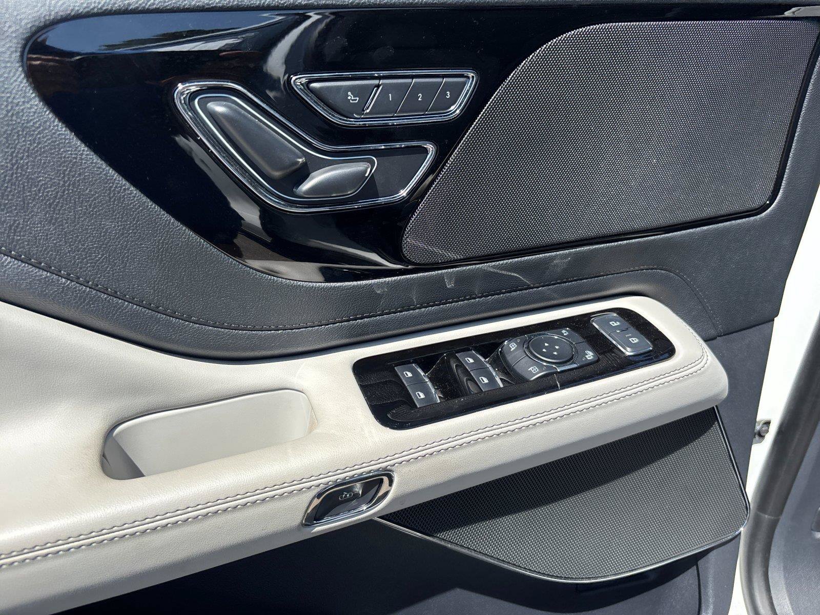 Used 2025 Lincoln Aviator 2WD image 14