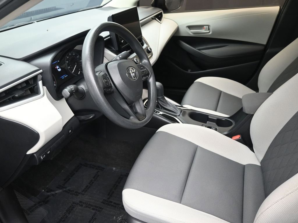 Used 2025 Toyota Corolla LE image 10
