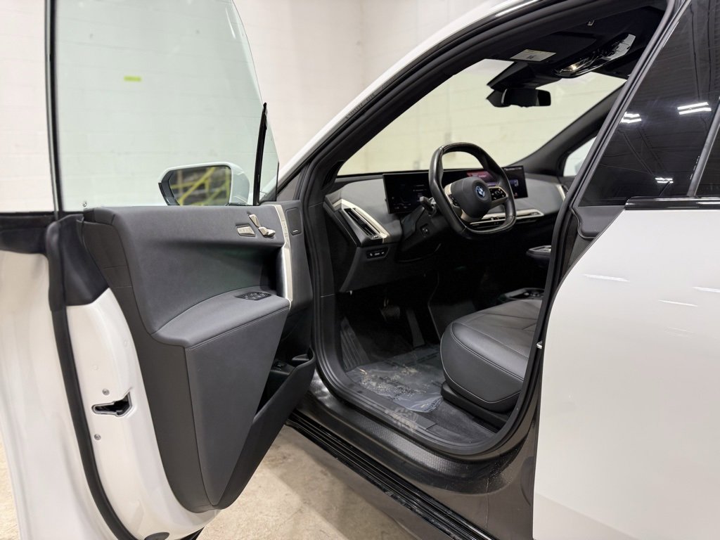 Used 2022 BMW iX xDrive50 w/ Premium Package image 16