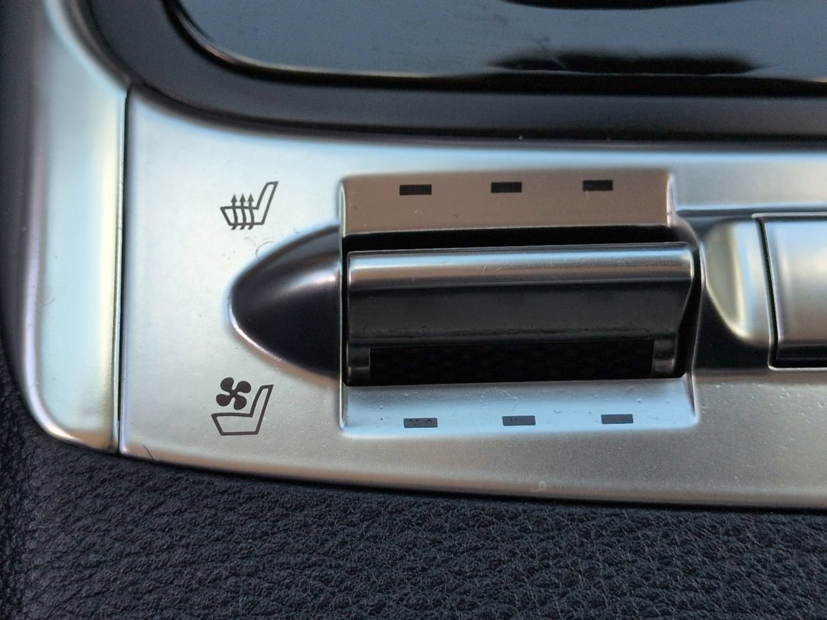 Certified 2025 Kia Carnival SX w/ SX Dark Edition Package FWD image 31