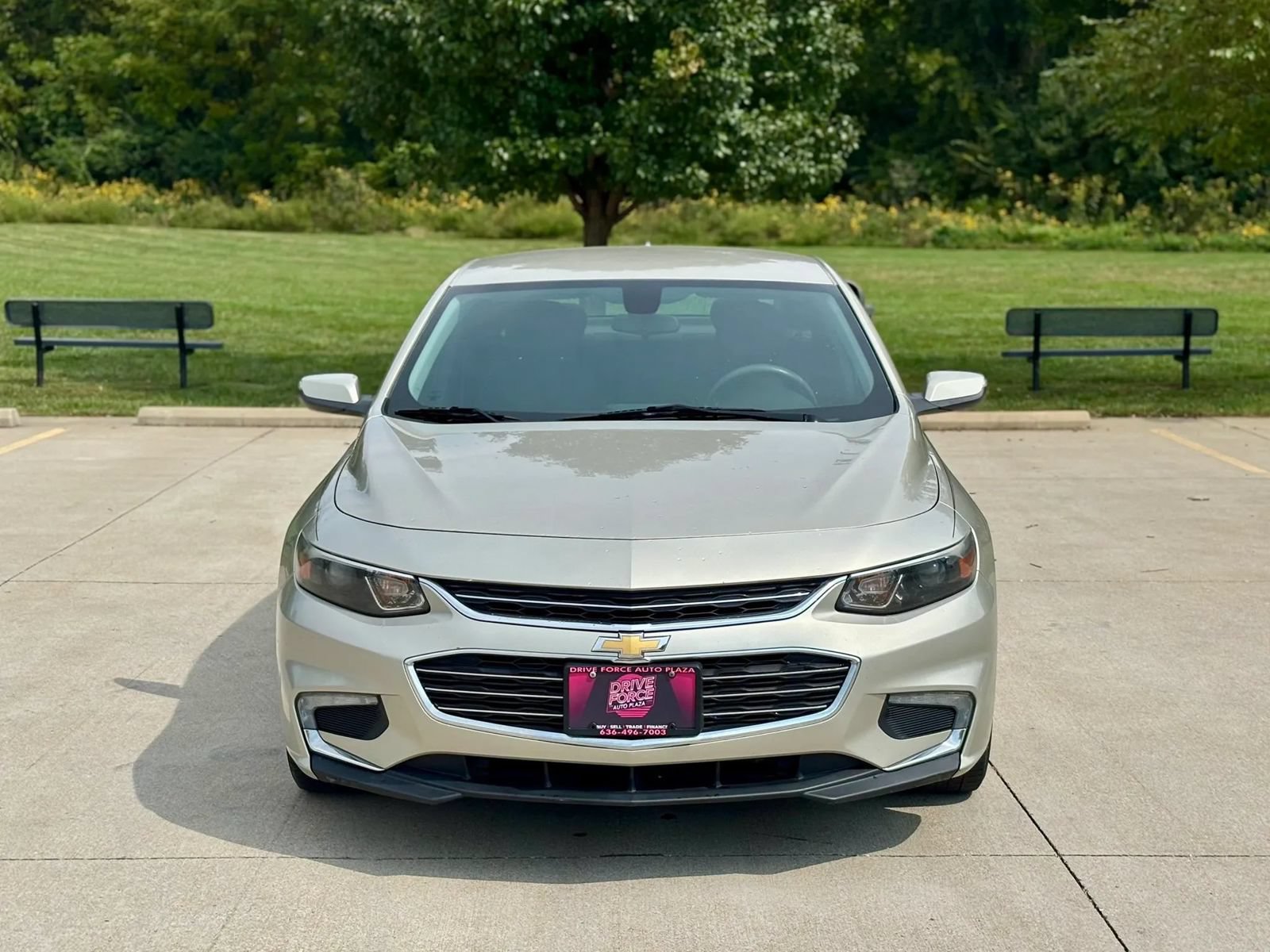 Used 2016 Chevrolet Malibu LT FWD image 2