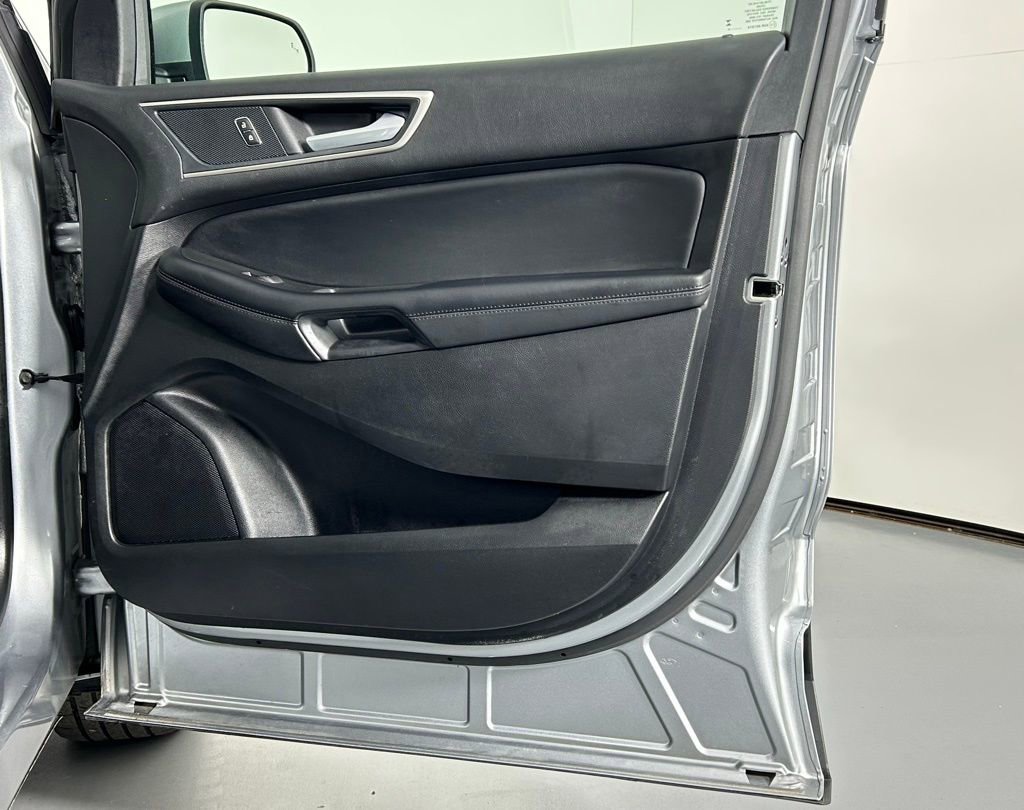 Used 2024 Ford Edge SEL image 9