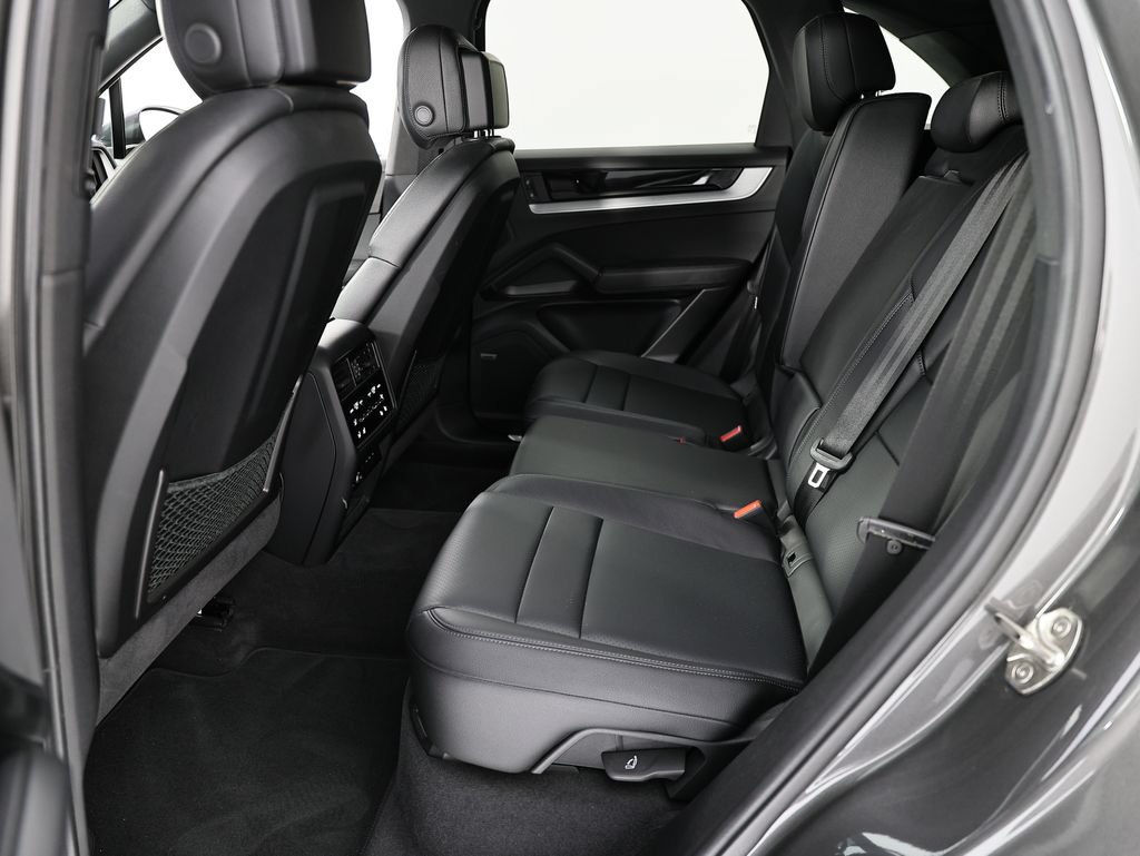 Used 2024 Porsche Cayenne AWD/4WD image 27