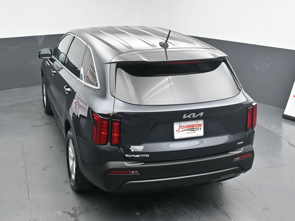 Used 2023 Kia Sorento LX image 31