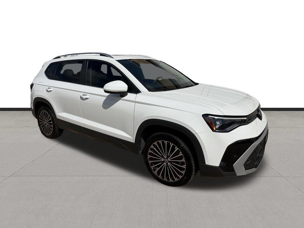 Used 2025 Volkswagen Taos SE FWD image 3