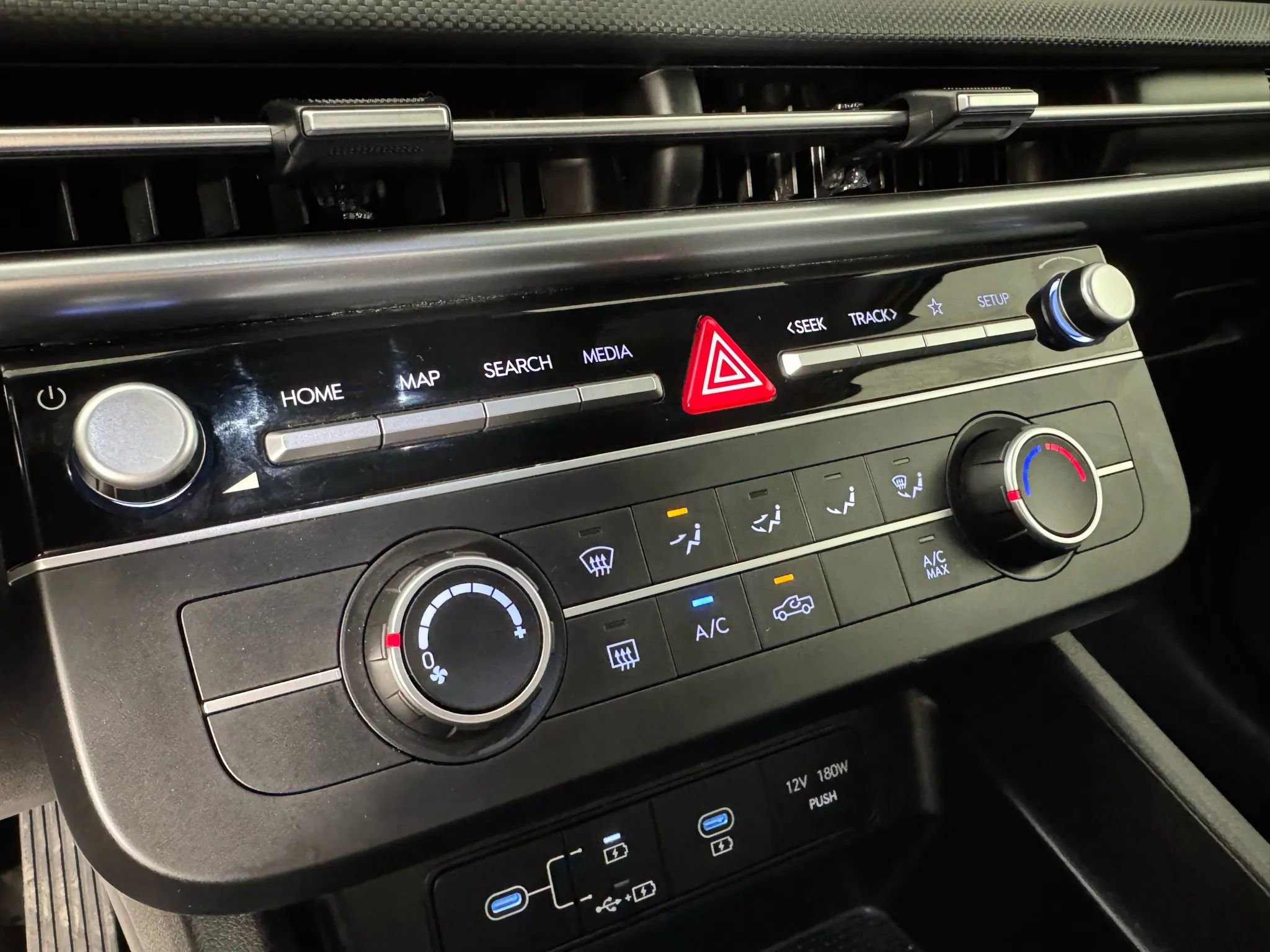Used 2025 Hyundai Santa Cruz SE AWD/4WD image 19