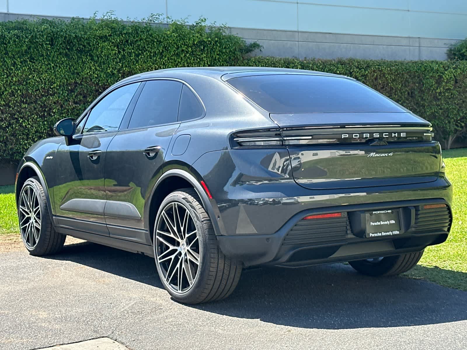 New 2026 Porsche Macan 4 Electric AWD/4WD image 3
