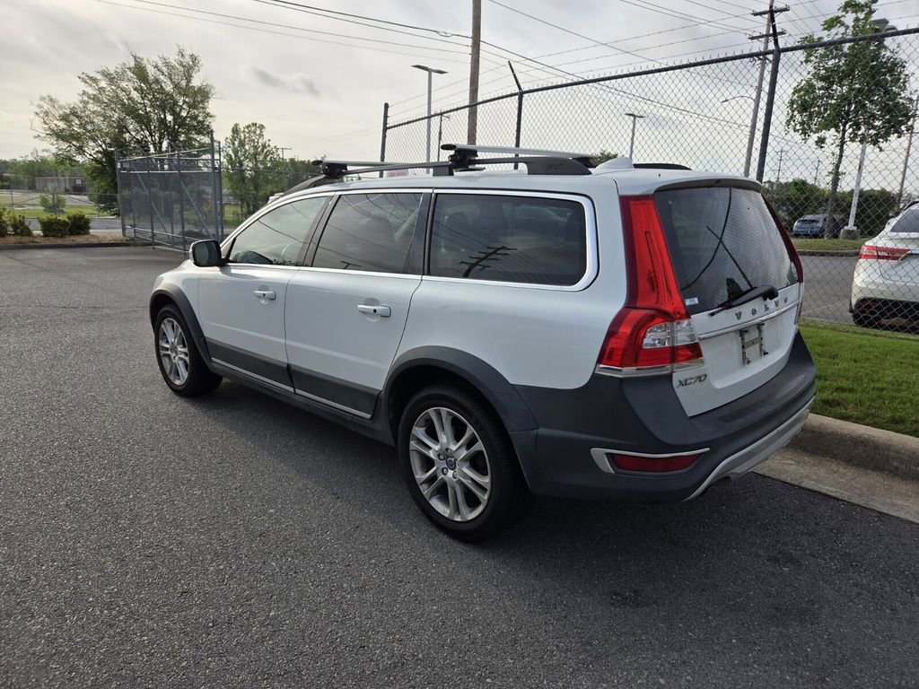 Used 2016 Volvo XC70 T5 Premier w/ Proximity Package image 6